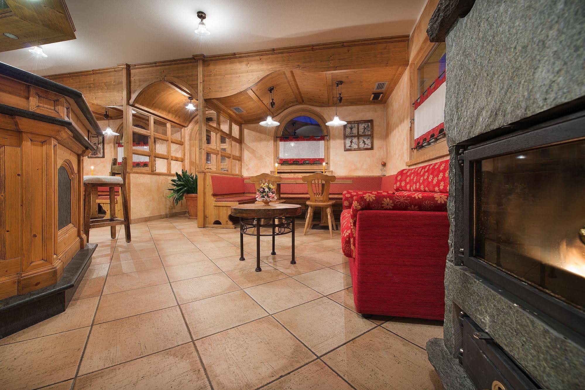 Hotel Costanza Mountain Holiday Livigno Exterior foto